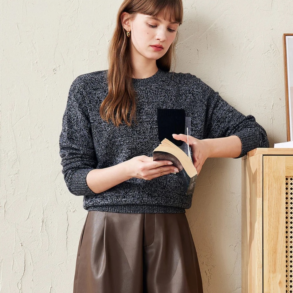 100% Wool Knit Sweater With Contrasting Pocket size medium